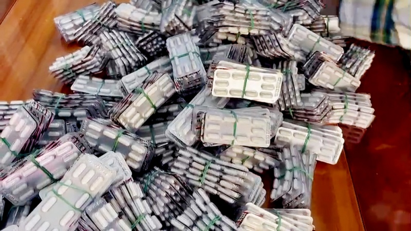 Doi tuong buon lau nem 30.000 vien thuoc tan duoc xuong duong hinh anh