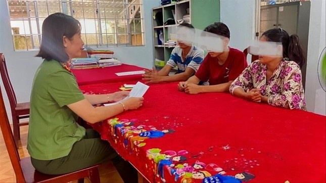 Sap bay viec nhe luong cao hinh anh