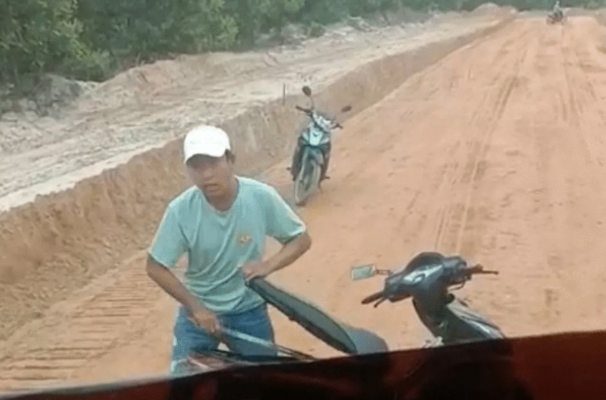 dùng mã tấu chém tài xế ảnh 1 dung ma tau chem tai xe anh 1