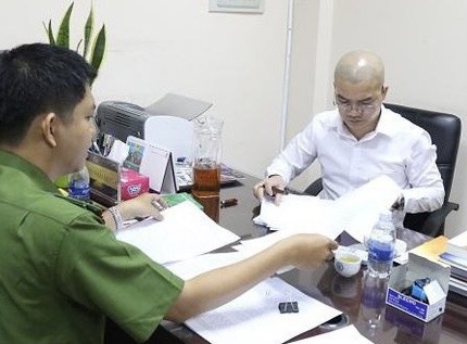 Toa dung rap xu Nguyen Thai Luyen trong vu an hon 4.300 nguoi bi hai hinh anh