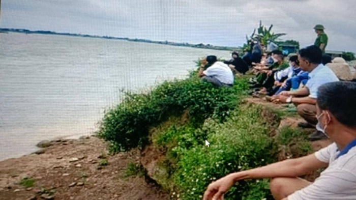 Xac dinh danh tinh nguoi phu nu tu vong tren song Tra Ly hinh anh