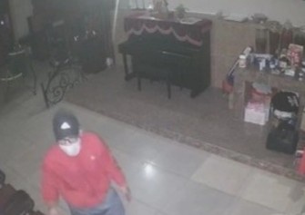 Ten trom vac thang den nha dan treo vao lay tai san hinh anh