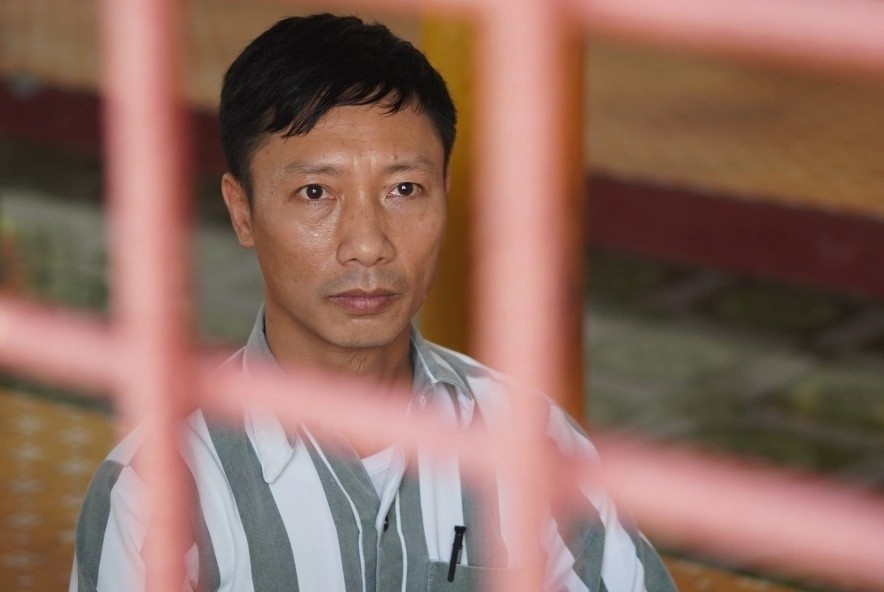 Nam pham nhan khoc nghen ngay gap lai con sau khi giau 12 nam di tu hinh anh