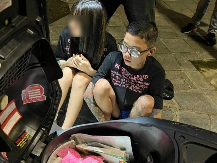 Bat co gai mang gan 400 vien ma tuy o Ha Noi hinh anh