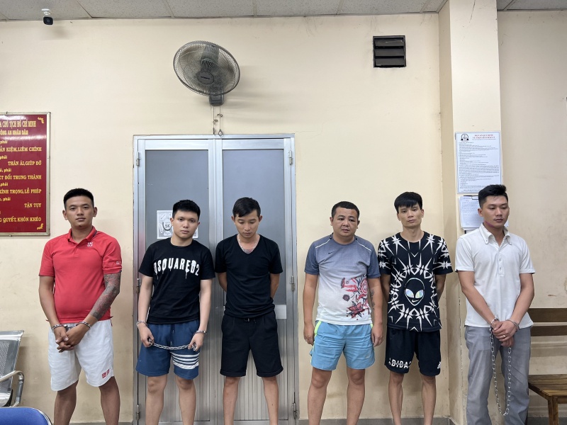 cuop tiem vang anh 1