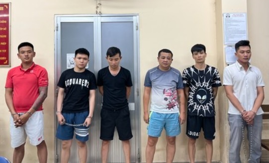 Bat nhom cho vay lai nang, quay clip de khong che hinh anh