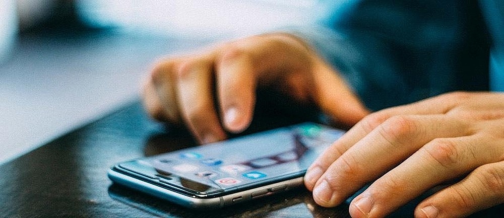 Tra lai toi hon 1.300%/nam vi vay qua app hinh anh