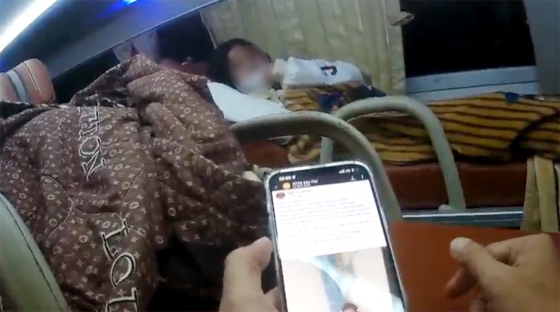 Cuc truong CSGT chi dao giai cuu chau be nghi bi lua ban hinh anh