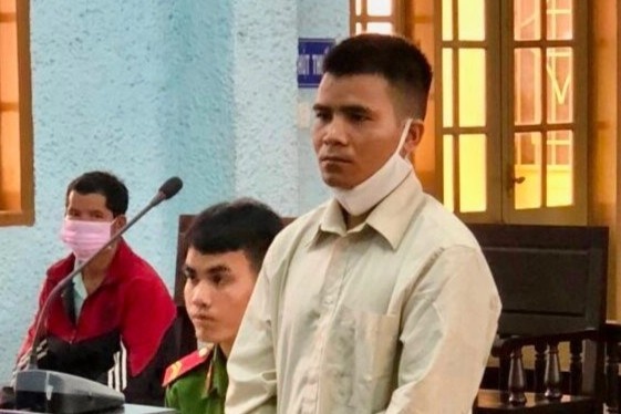 Ga dan ong mau lanh sat hai phu nu roi gio tro doi bai hinh anh