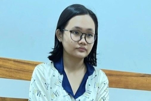 Dau doc cha bang xyanua, nu sinh bi de nghi truy to hinh anh