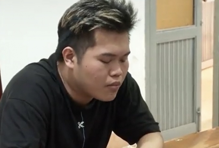 Cho be gai vay tien voi yeu cau the chap anh khoa than hinh anh