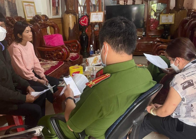 Vo chong pho vien truong VKSND bi to chiem doat hang chuc ty dong hinh anh