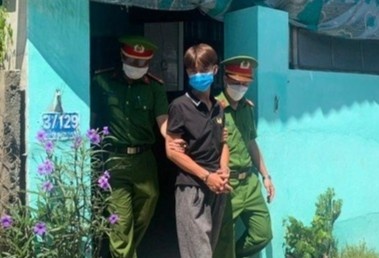 Bat 3 doi tuong chan duong chem nguoi hinh anh