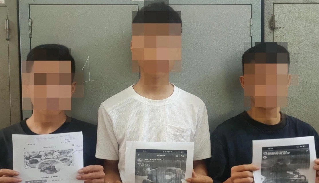 Vac kiem lai xe lang lach tren duong hinh anh