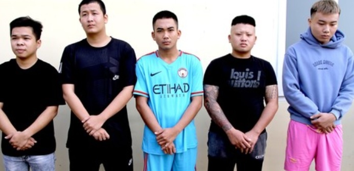 hai nhom hon chien anh 1