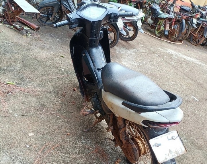 Phat hien xe may nghi cua 2 nan nhan tu vong trong rung hinh anh