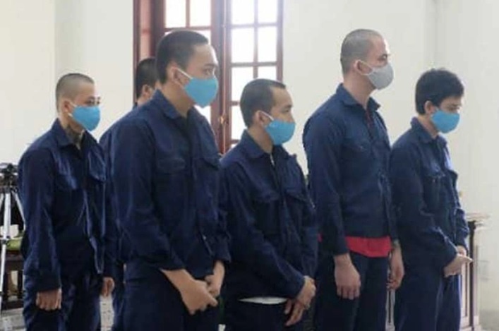 Vi pham giao thong, ru nhau danh hoi dong cong an hinh anh