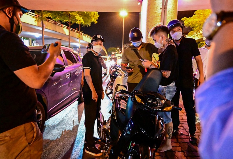 Tam giu 8 'quai xe' lang lach danh vong tren nhieu tuyen pho hinh anh