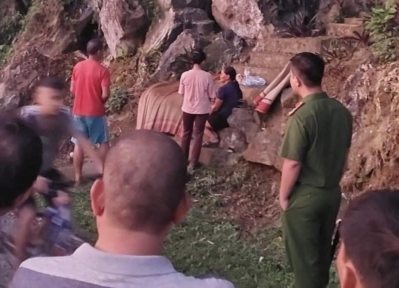 Xac dinh nguyen nhan nam thanh nien tu vong duoi hang nui Hoa Binh hinh anh