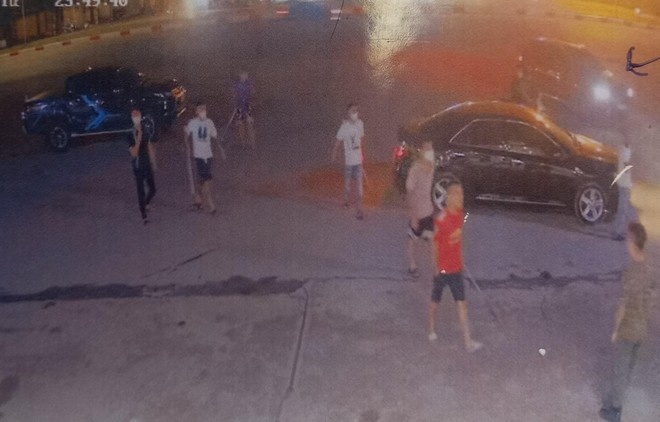 đập phá xe Mercedes ảnh 1 dap pha xe Mercedes anh 1