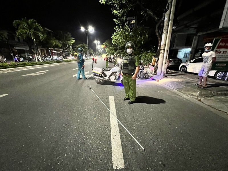 hai nhom hon chien anh 1