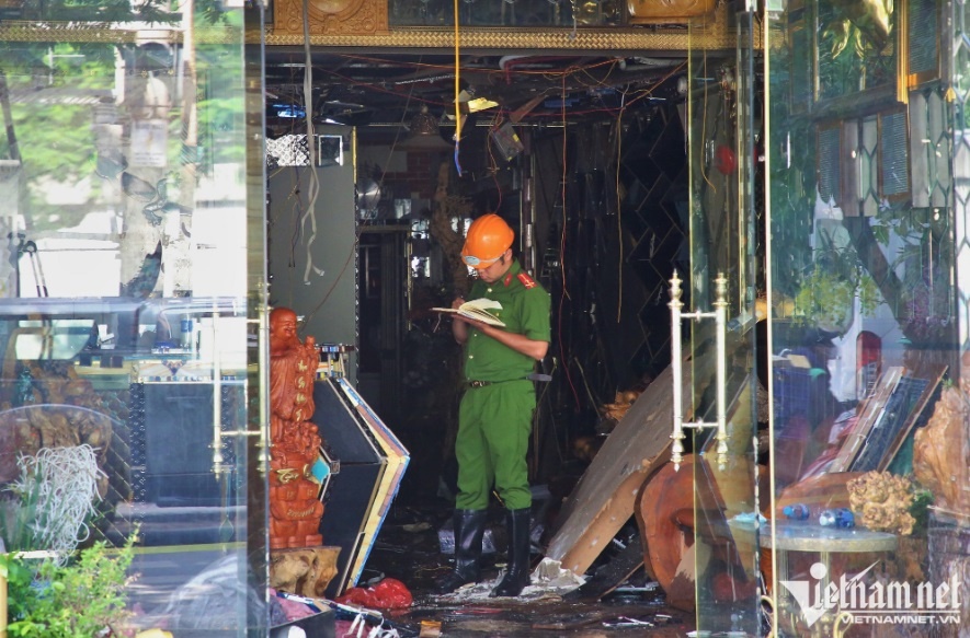 chay quan karaoke anh 2