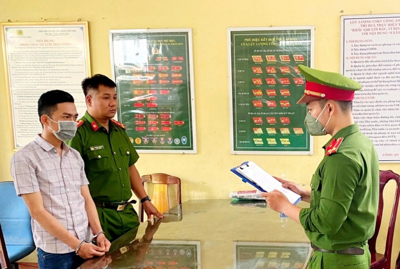 Dau bep cam dao chem quan ly quan nhau hinh anh