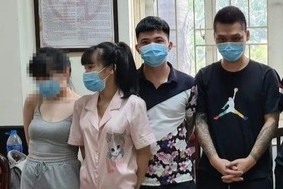Phat hien 8 thanh nien bay lac trong can ho chung cu o Ha Noi hinh anh