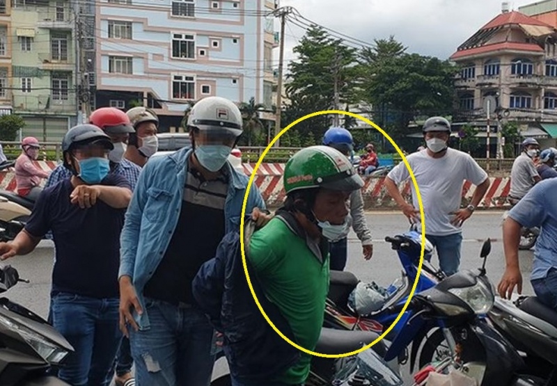 Canh sat mat phuc bat ga xe om gay hang loat vu cuop hinh anh