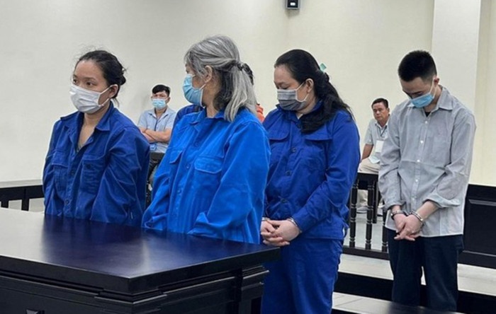 Hanh trinh pha duong day mua ban tre duoi mac nhan con nuoi hinh anh