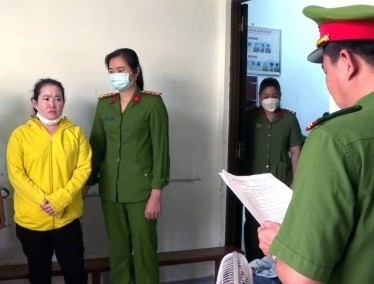 Nguoi phu nu chiem doat hon 38 ty dong tien choi hui hinh anh