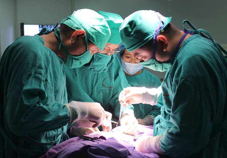 Nghi ngoai tinh, chong chem dut lia tay vo hinh anh