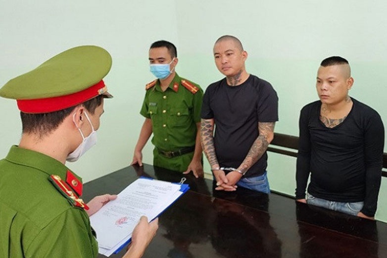 Khoi to 2 thanh nien tat son, mam tom de doi giup 200 trieu dong hinh anh