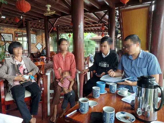 Mot nguoi chet trong tu the treo co tai nha tam giu cong an huyen hinh anh