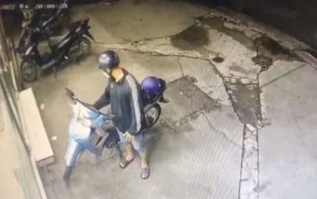 Nam cong nhan tay khong chong tra 2 ten trom co dao hinh anh