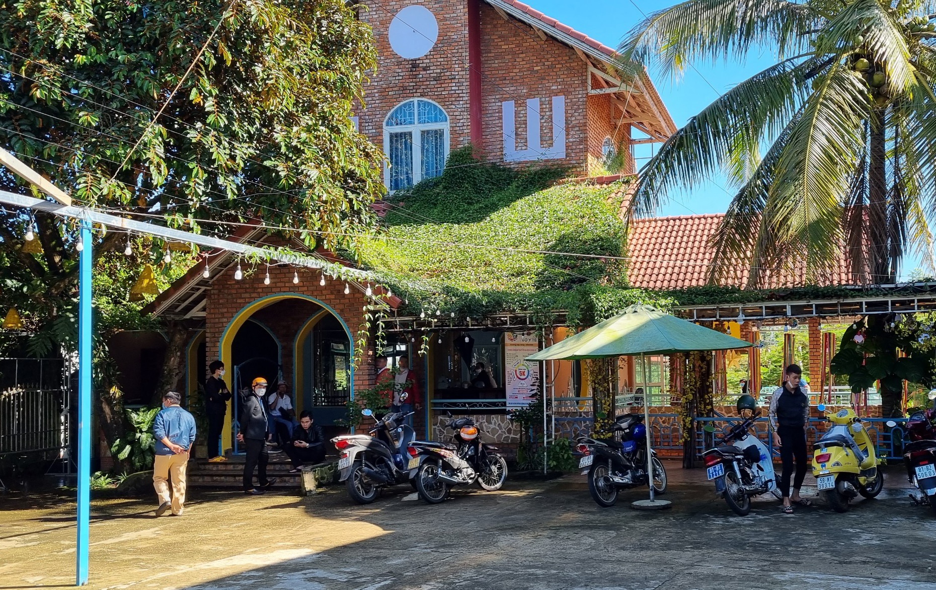 Mat gan 2 ty dong vi tin loi ba chu quan ca phe hinh anh