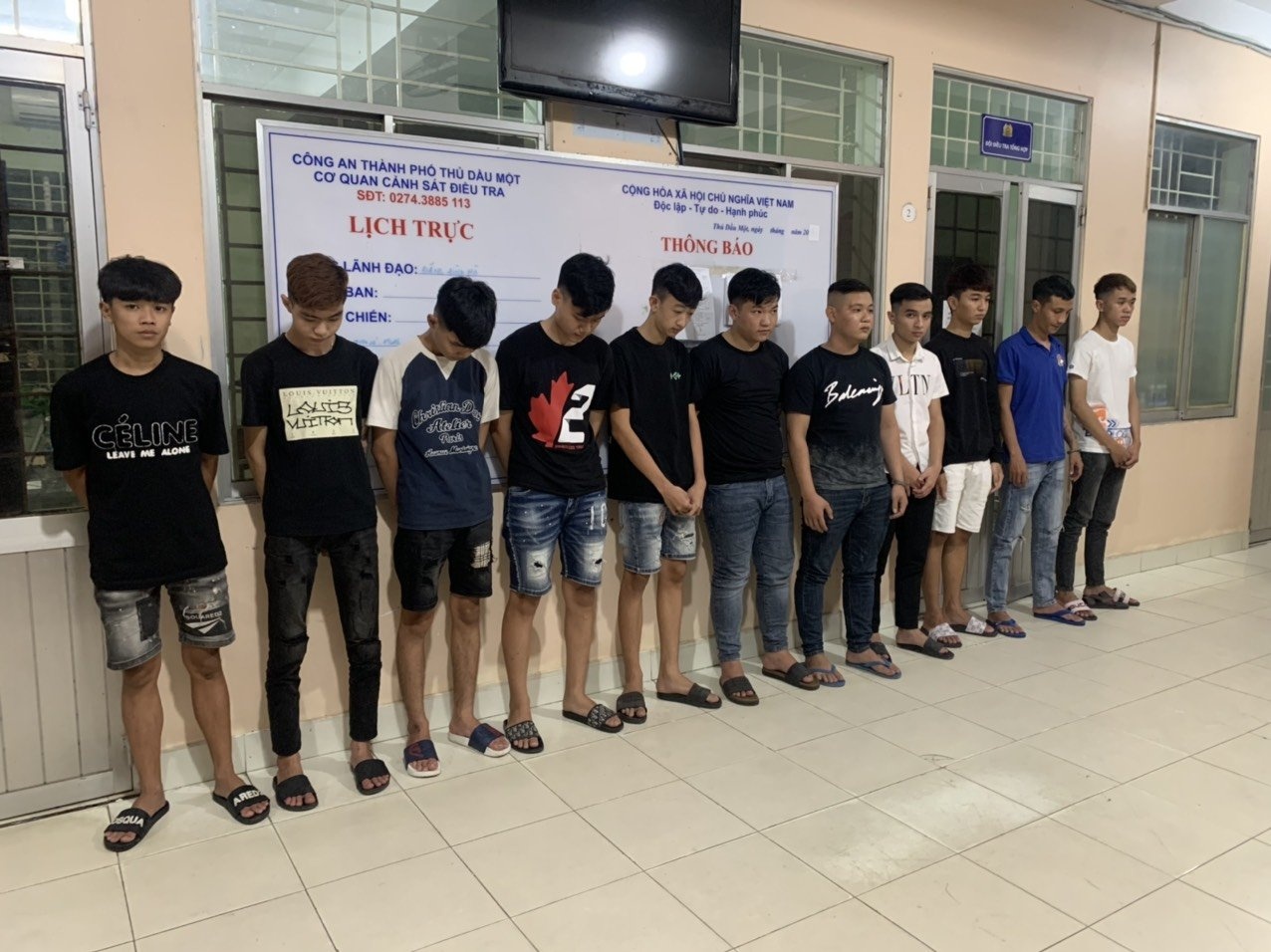 thanh nien chem xe anh 1