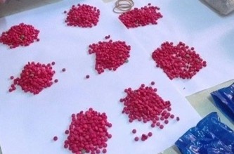 Bat doi tuong mua ban trai phep 18.000 vien ma tuy tong hop hinh anh