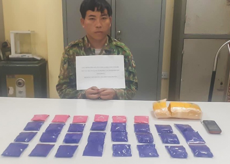 Bat nam thanh nien cung 6.000 vien ma tuy tong hop hinh anh