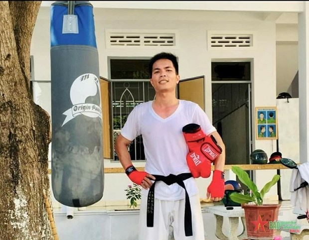 Thuong uy quan doi dung vo thuat bat ten cuop xe may hinh anh