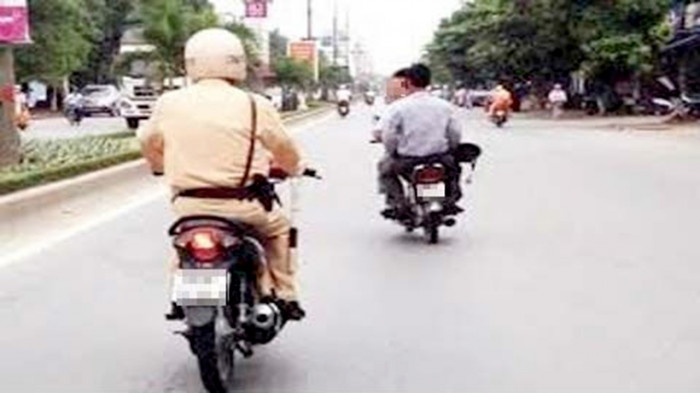 Trinh sat truy duoi ten cuop suot 10 km hinh anh