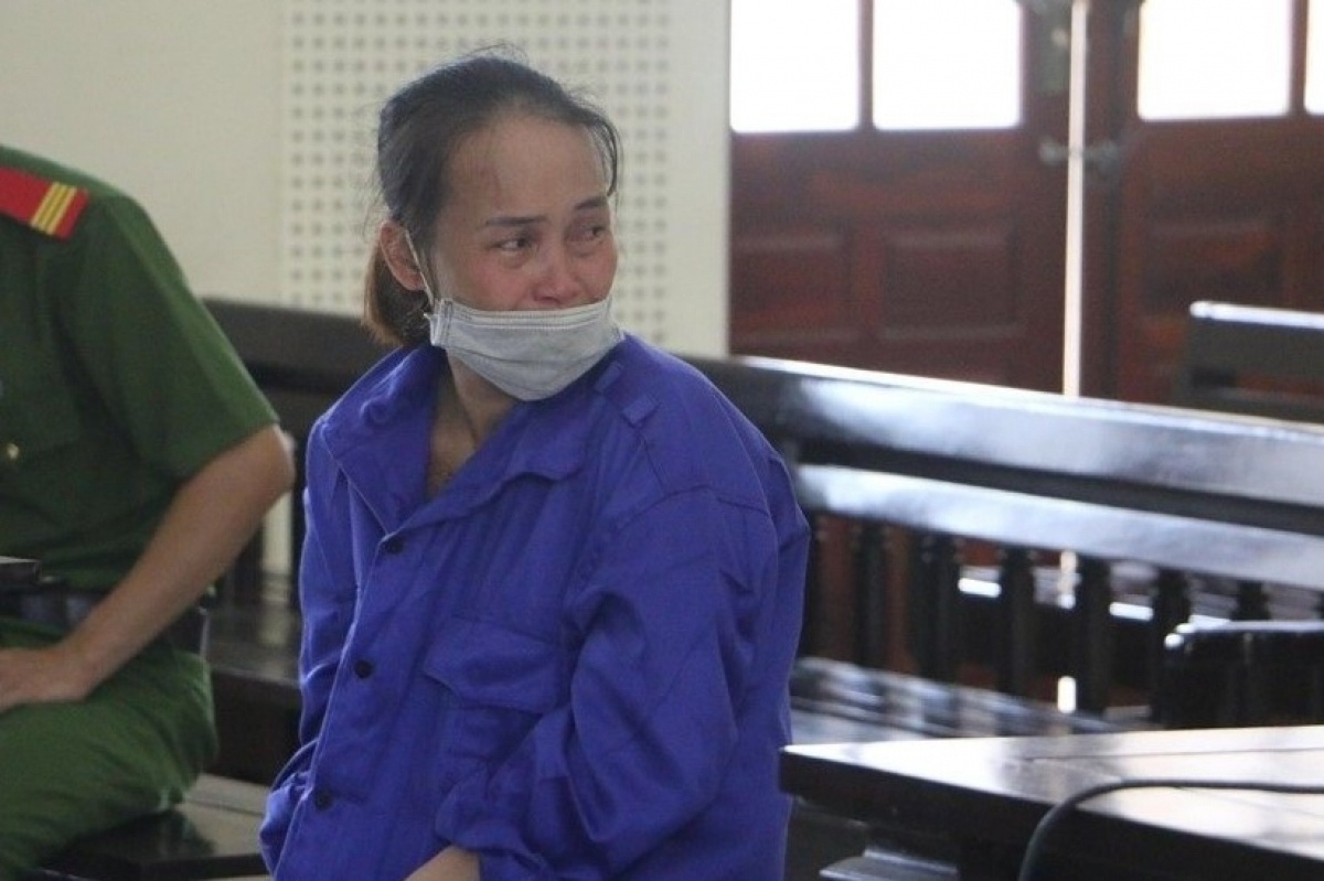 Bac khang cao cua nguoi vo sat hai chong hinh anh