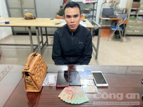 thanh nien cuop giat anh 1