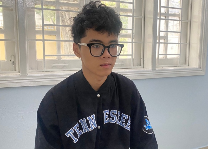 Bat nhom trom dien thoai tai Dien may Xanh hinh anh