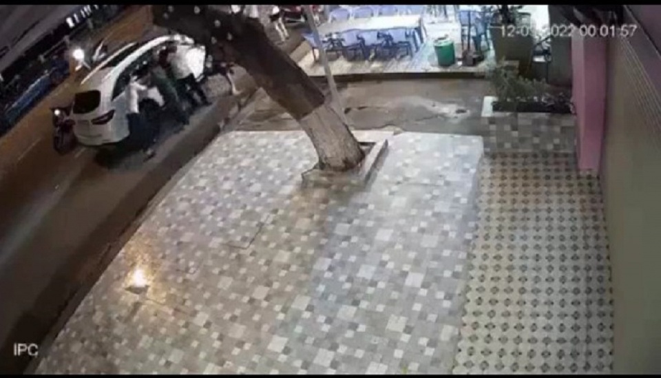 Tai xe Mercedes anh 2