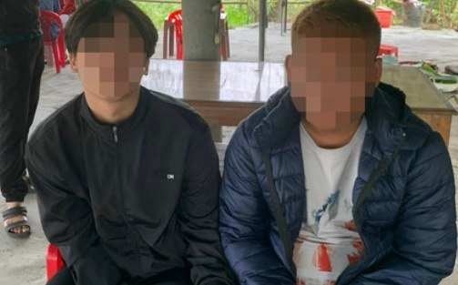 Bat giu nhom vo mua hang gay ra hang loat vu cuop giat tai san hinh anh