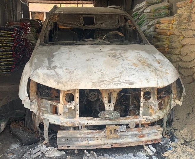 Mua xang phong hoa dot nha kho hang xom hinh anh