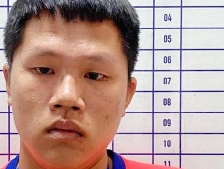 Bat nhom thanh nien xong vao lop hoc danh nam sinh vien nhap vien hinh anh