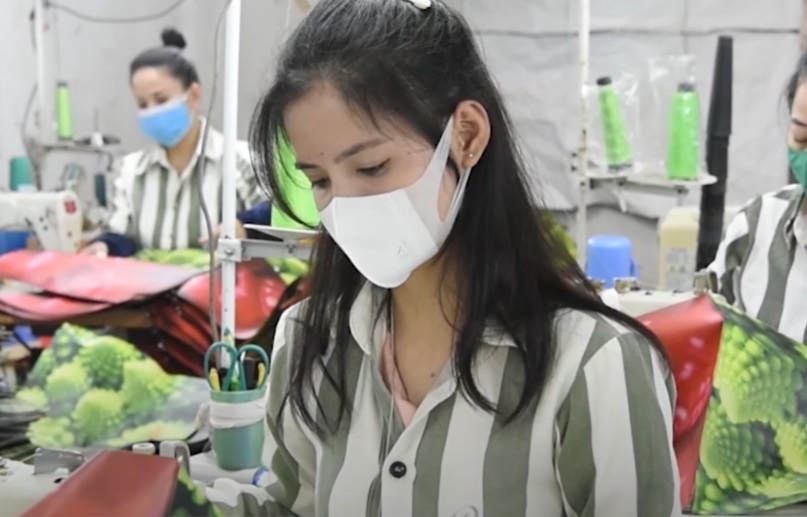 Thieu nu trai long ve phut nong noi roi sa vao lao ly hinh anh