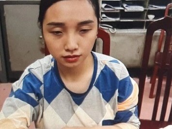 Canh sat mat phuc bat cap vo chong mua ban 2 banh heroin hinh anh